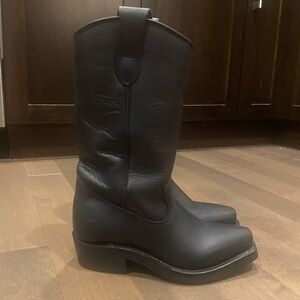 Dayton beauty boots women’s 4.5 Dayton which is 7 US..